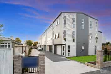 1/273 Mt Albert Road, Sandringham