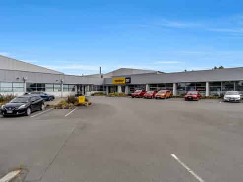 Large scale offices or trade retail