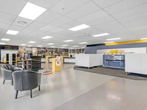 Large scale offices or trade retail