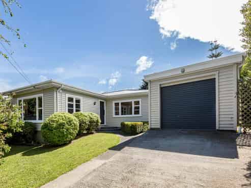 17 Kiriwai Road, Paremata