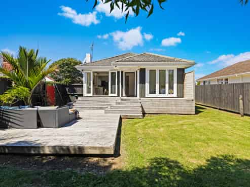 210 Pilkington Road, Point England