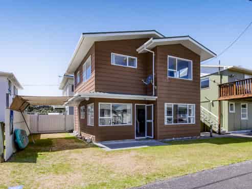 120 Seventh Avenue, Urenui
