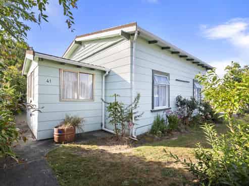 41 High Street, Bulls