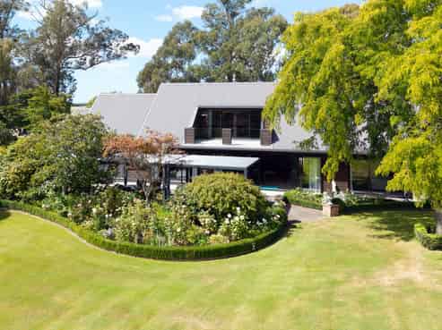 89 Beach Road East, Elgin
