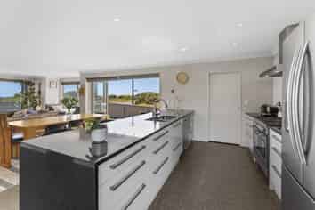 2 Kowhai Street, Otaki Beach