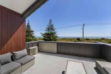 2 Kowhai Street, Otaki Beach