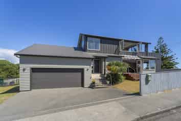 2 Kowhai Street, Otaki Beach