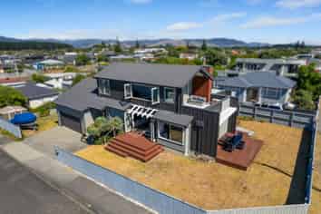 2 Kowhai Street, Otaki Beach