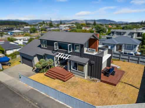 2 Kowhai Street, Otaki Beach