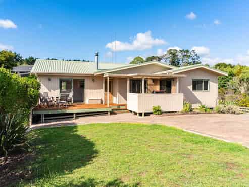 233 Shoemaker Road, Waipu