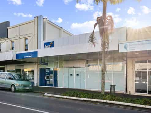HIGH PROFILE RETAIL OR OFFICE
