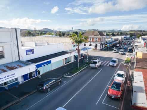 HIGH PROFILE RETAIL OR OFFICE

