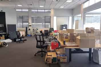 Office or retail in Wainui!