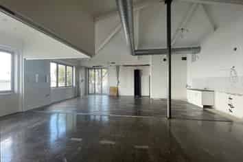 Large Versatile Space on Newton Road