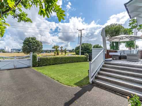 6 Waterfront Road, Mangere Bridge