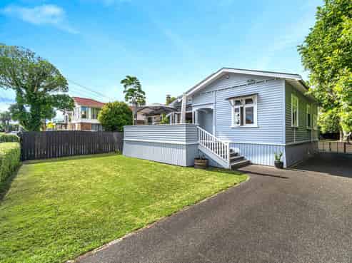 6 Waterfront Road, Mangere Bridge