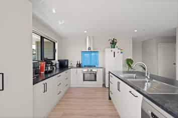 64 Stratford Drive, Cable Bay