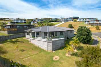 64 Stratford Drive, Cable Bay