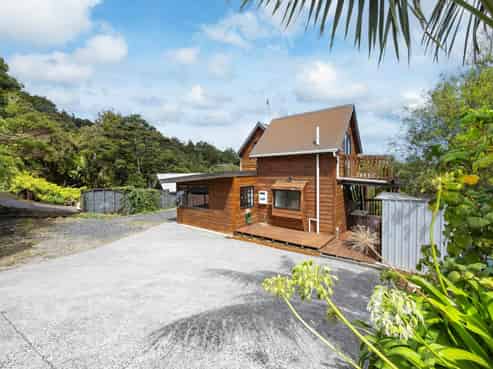 1111 Huia Road, Huia