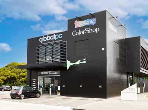 High profile showroom - Own & occupy