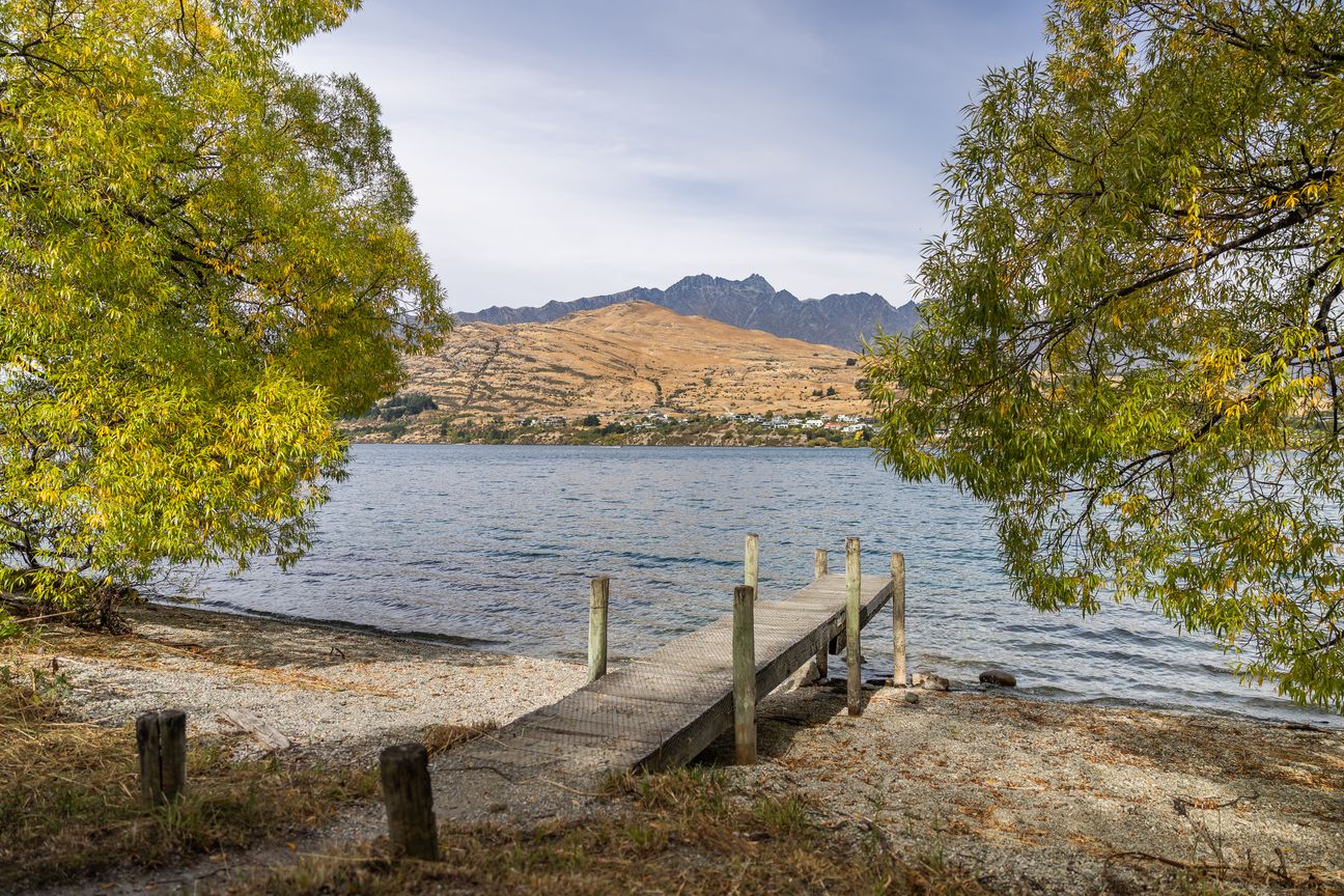 Absolute Lakefront with 300 day VA - Vista 4