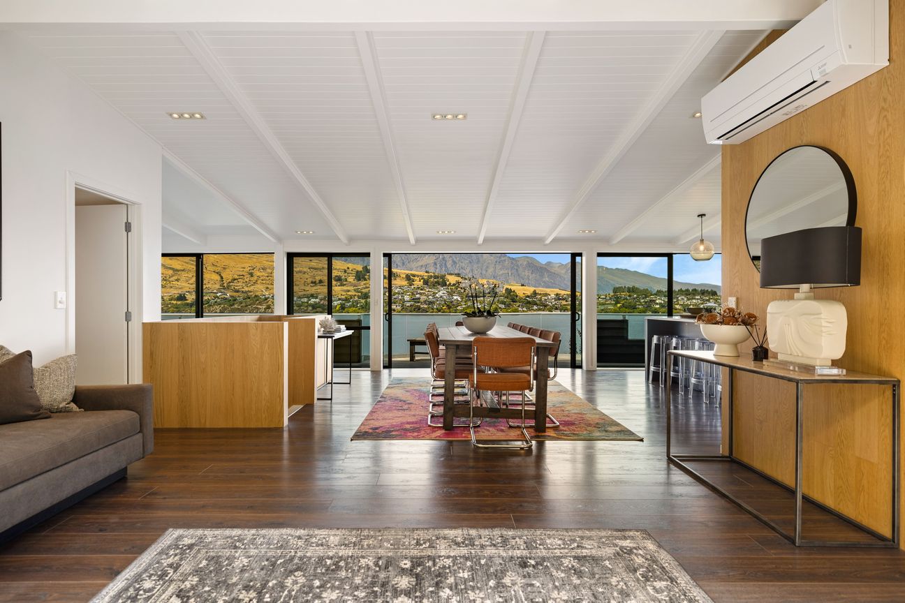 Absolute Lakefront with 300 day VA - Vista 6