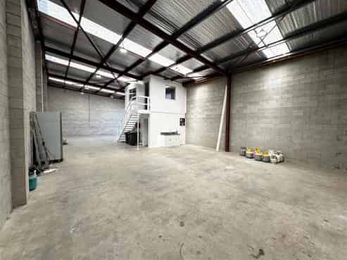 Immaculate 194sqm Industrial Opportunity