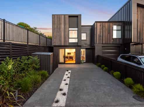 10 Nga Tutu Place, Belmont