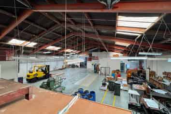 Central Warehouse Space For Lease 