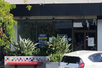 VERSATILE RETAIL/OFFICE SPACE FOR LEASE
