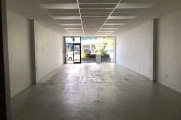 VERSATILE RETAIL/OFFICE SPACE FOR LEASE

