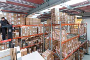 Warehouse and office with high profile 