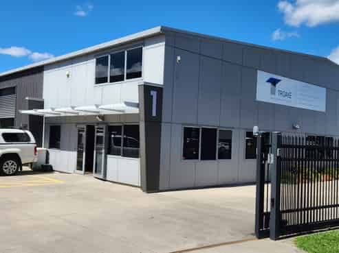 Industrial unit with street profile