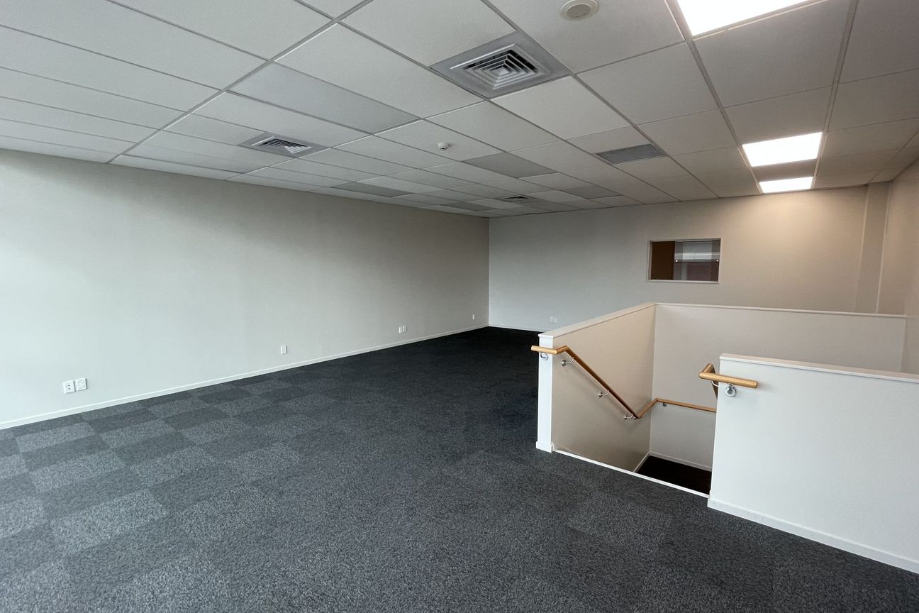 Well Presented Hugo Drive Industrial Unit - Vista 4