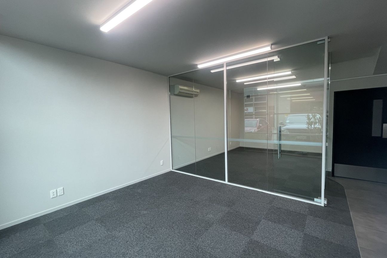 Well Presented Hugo Drive Industrial Unit - Vista 6