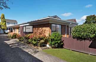 2/10 Bolton Street, Blockhouse Bay