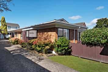 2/10 Bolton Street, Blockhouse Bay
