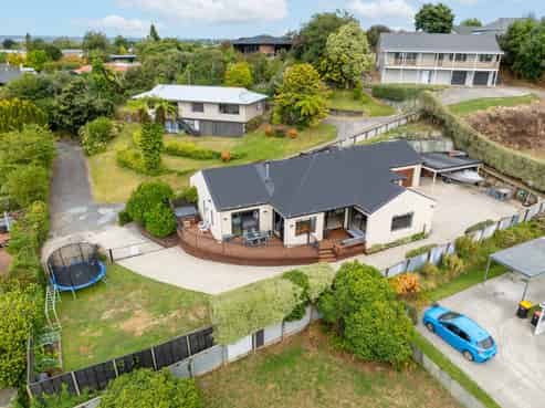 24C High Street, Tirau