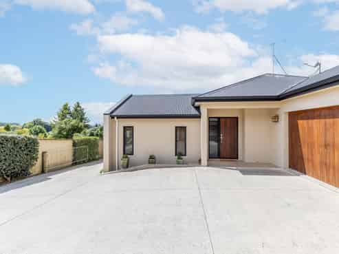 24C High Street, Tirau