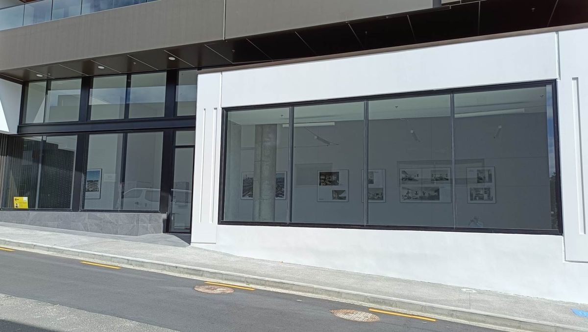 STUNNING MODERN SHOWROOM OR OFFICE