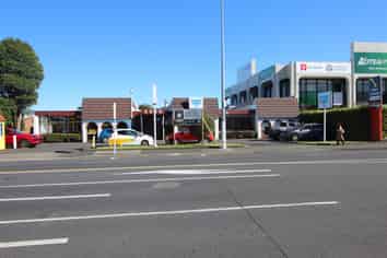 Central New Lynn, Main Road Location, Opp.LynnMall