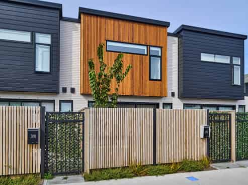 2/90 Knights Road, Central Hutt