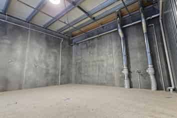Unit with mezzanine floor ready to go!