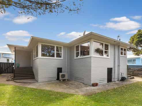 11 Pelorous Street, Paparangi