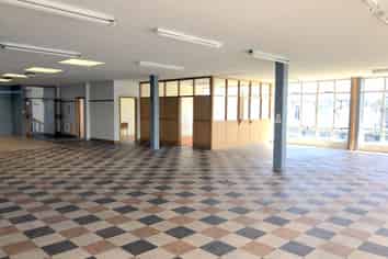 Amazing main street lease opportunity!