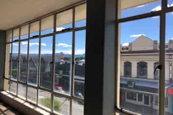 Amazing main street lease opportunity!