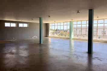 Amazing main street lease opportunity!