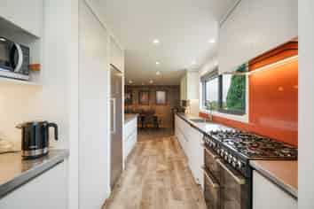 224 Mill Road South, Seaward Bush