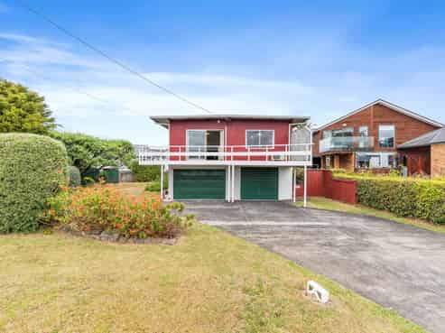 8 Kowhai Road, Campbells Bay