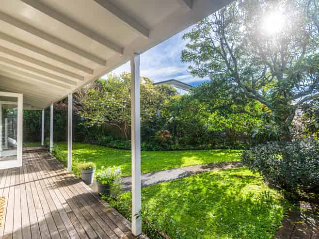 12 Midway Avenue, Castor Bay